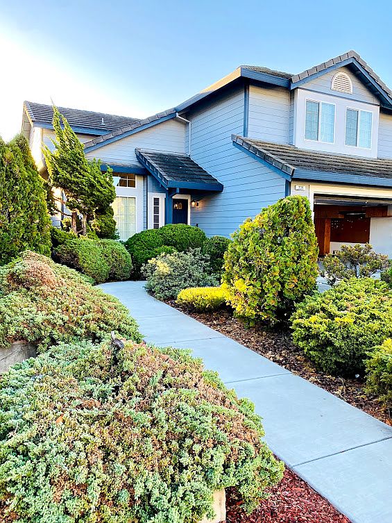 239 Foulkstone Way photo 4
