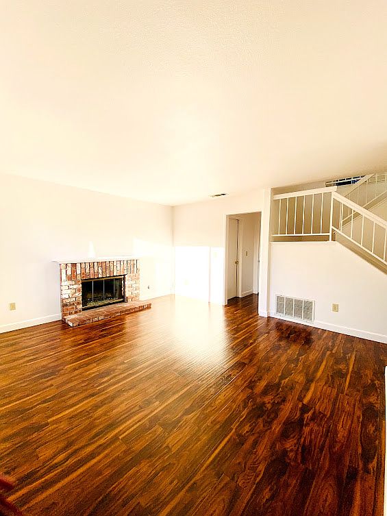 239 Foulkstone Way photo 5