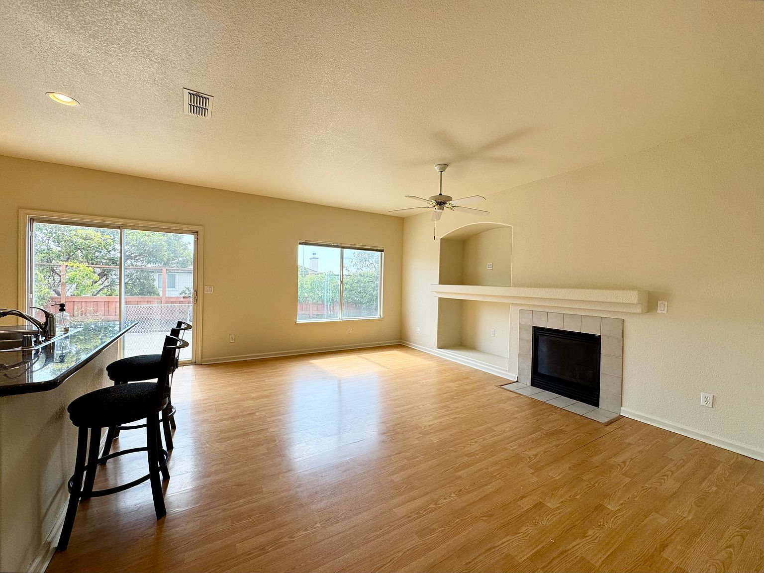 6453 Eagle Ridge Dr photo 4