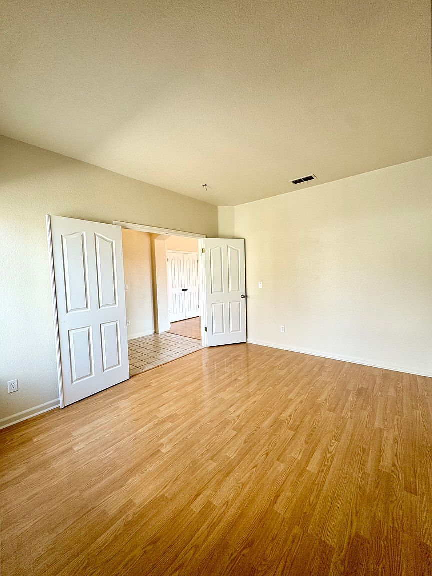 6453 Eagle Ridge Dr photo 2