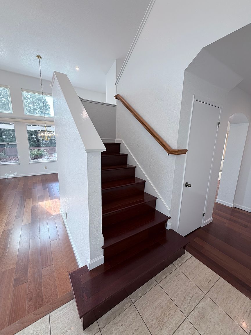 Gorgeous Single Family Home Located In Highly Desirable Neighborhood photo 5