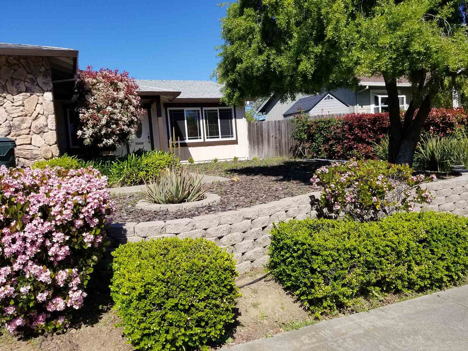 137 Seaview Dr photo 2