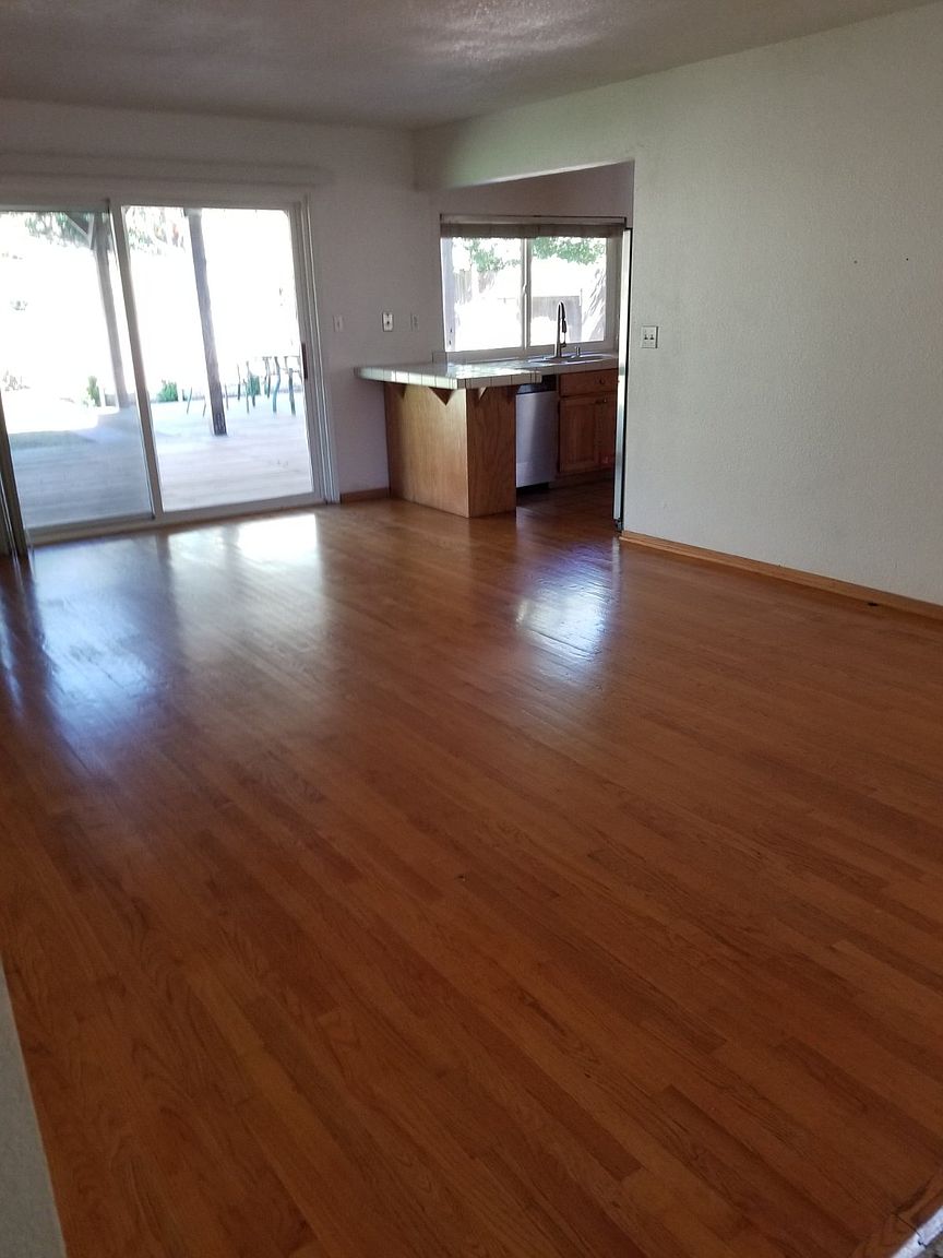 137 Seaview Dr photo 3