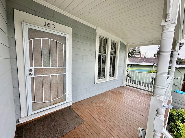 163 E I St photo 2