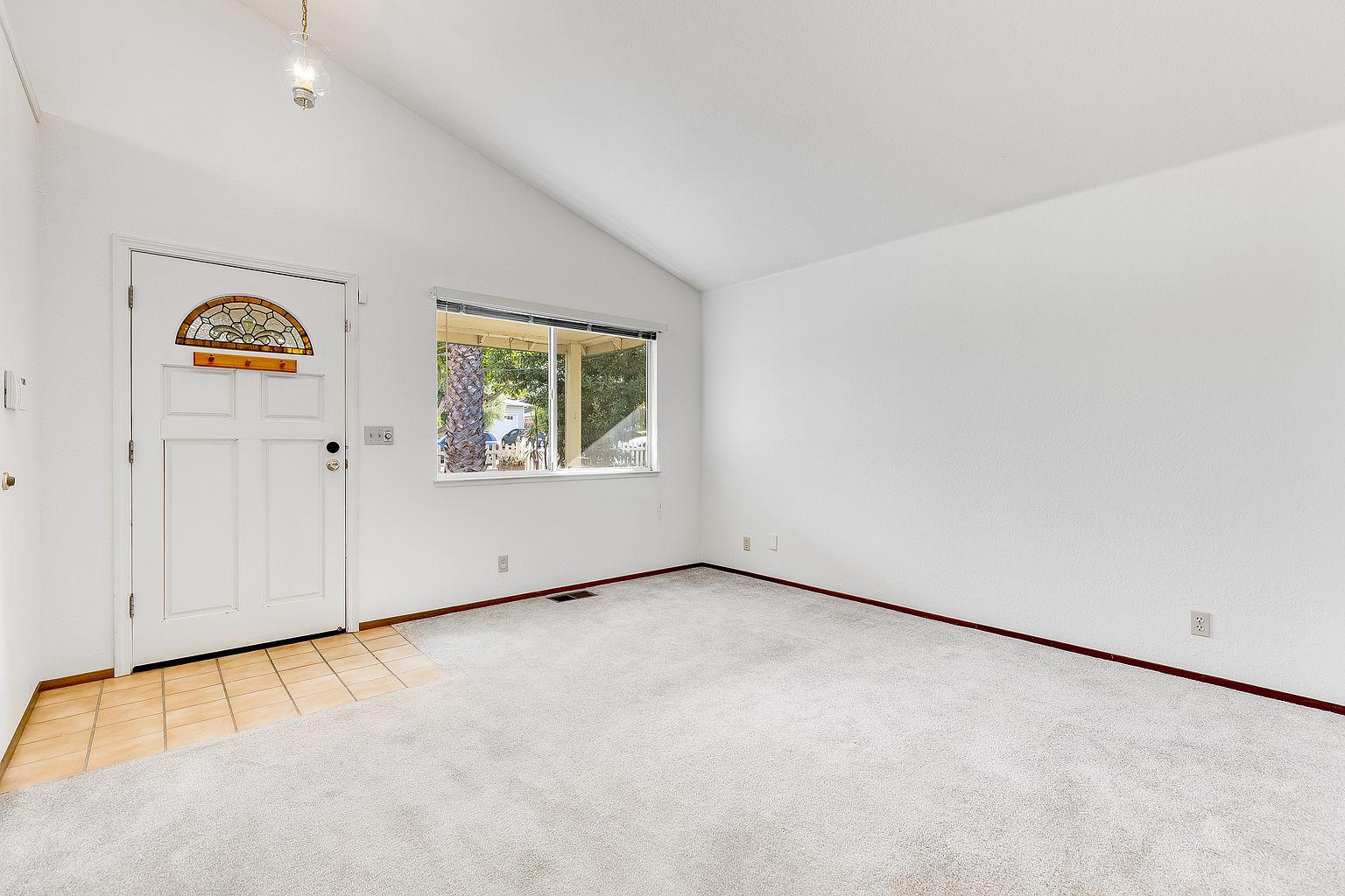 528 E I St photo 2
