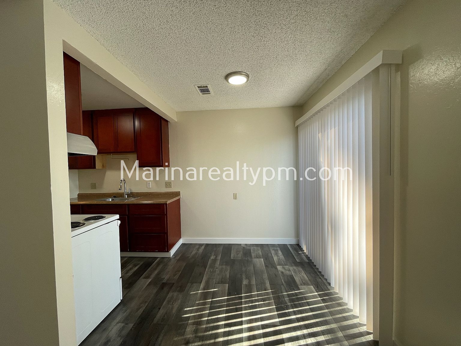 444 Corcoran Ave photo 3