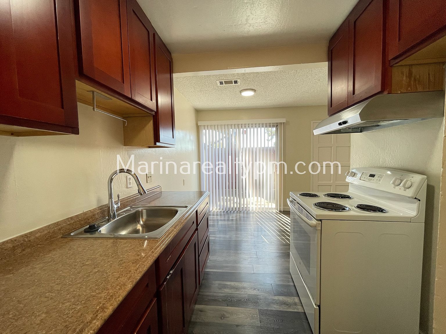 444 Corcoran Ave photo 4