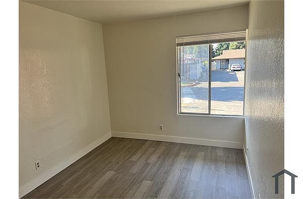 77 Villa Cir photo 4