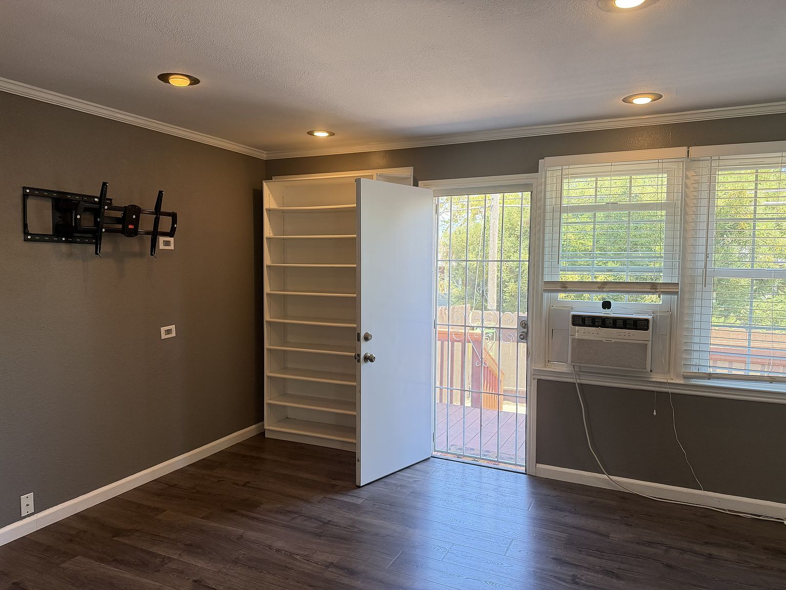 126 Calhoun St photo 5