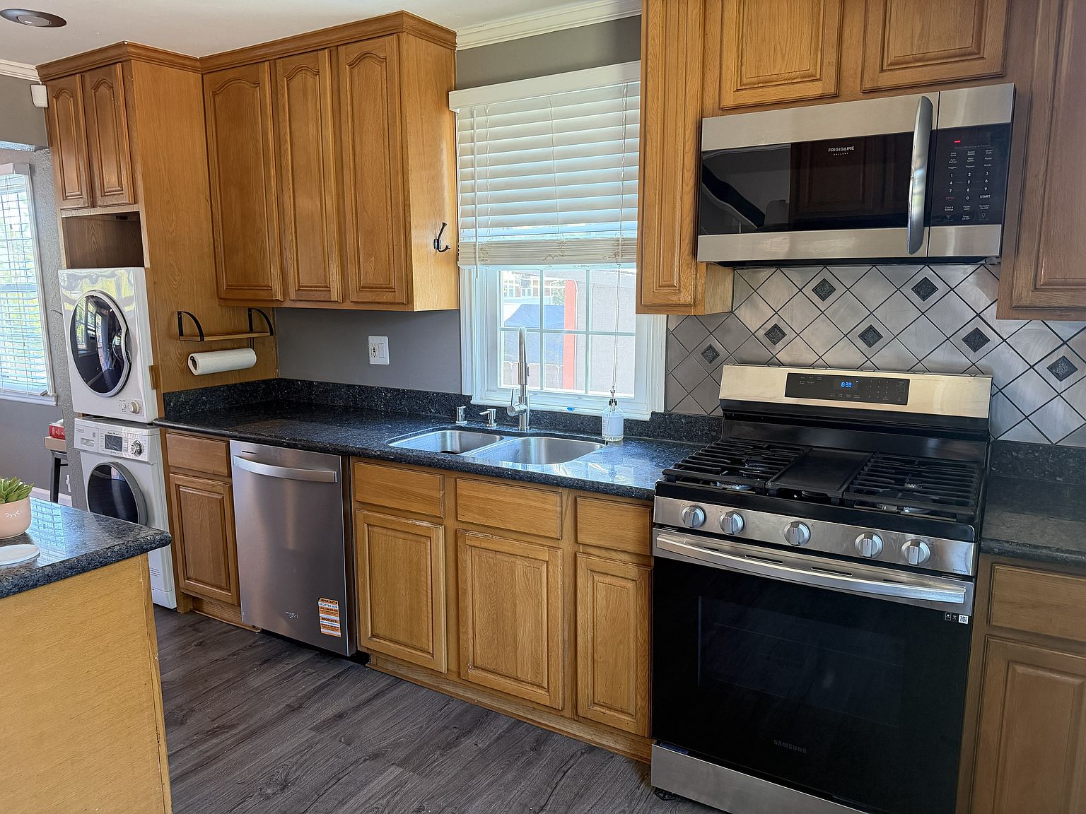 126 Calhoun St photo 4