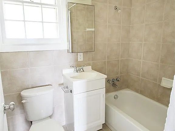 38 Selfridge St photo 4