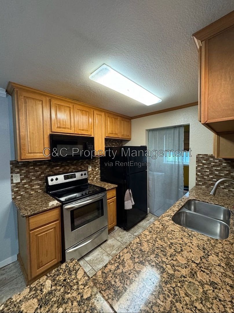 485 Lighthouse Dr photo 3