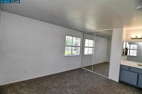 353 Lighthouse Dr photo 4