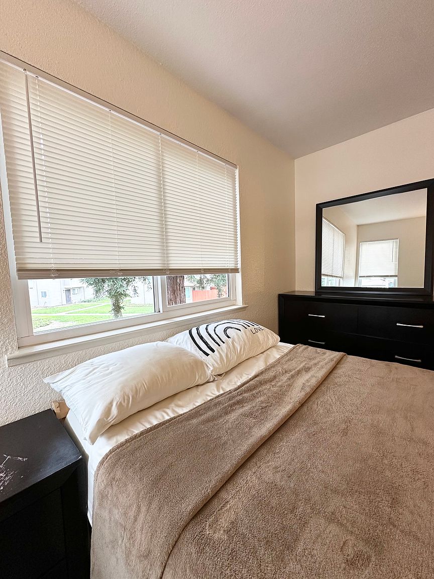 1BR/2BA Townhouse on Grande Cir · Fairfield photo 2
