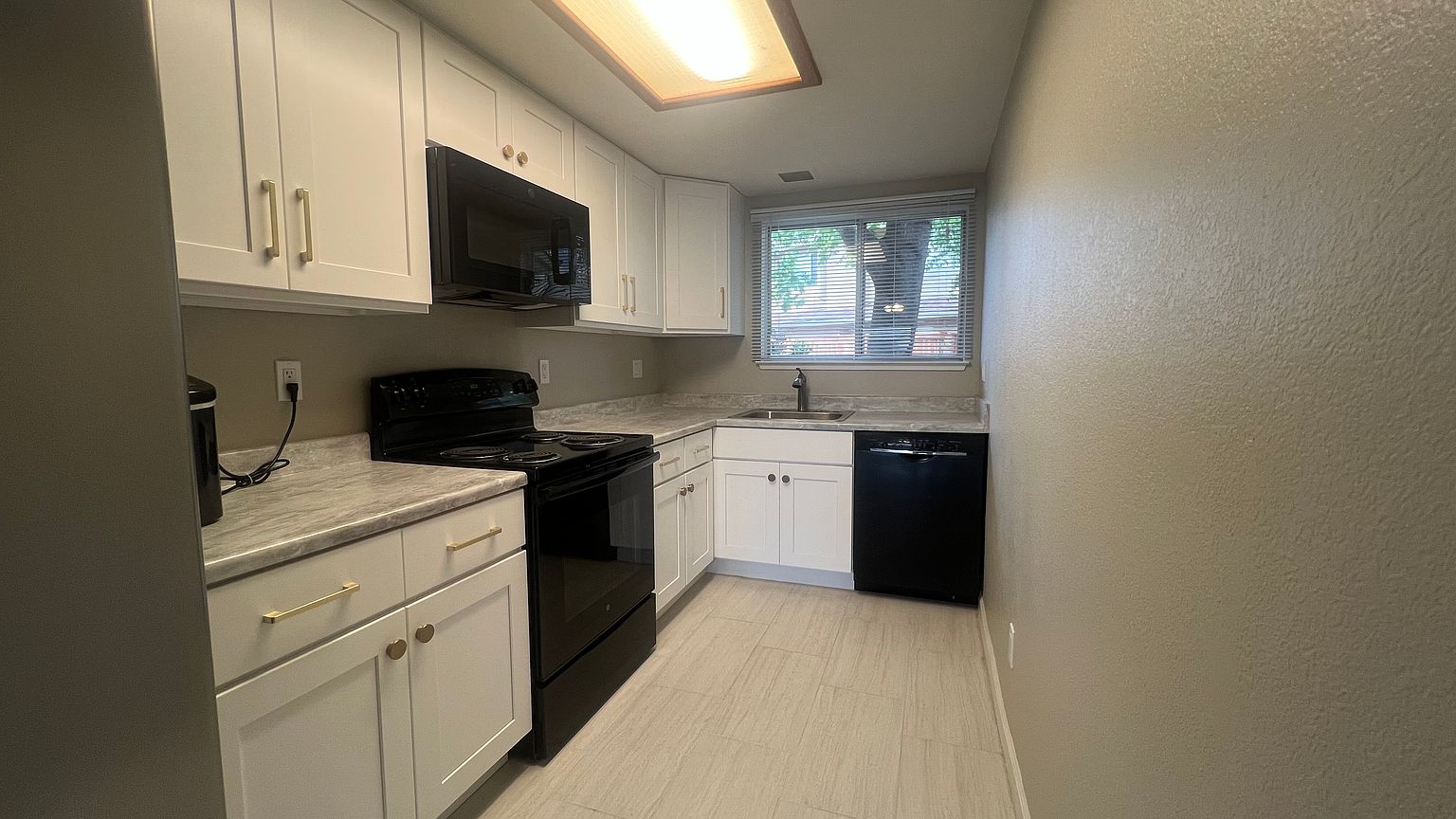 1941 Grande Cir Fairfield, CA 94533 photo 3