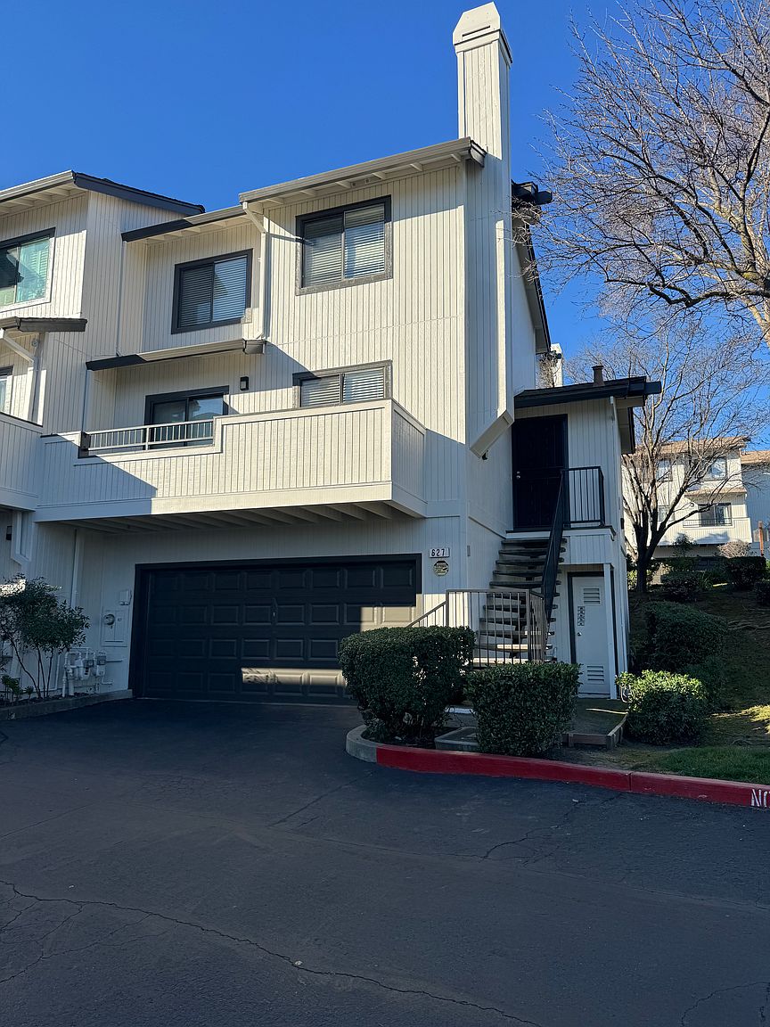1 Frisbie St photo 2