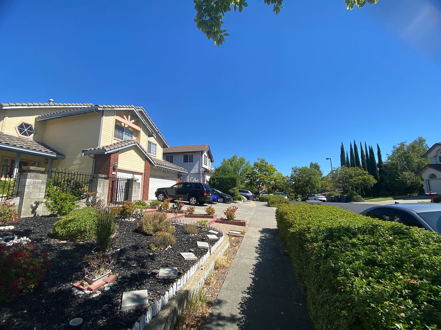 1907 Summit Dr photo 2