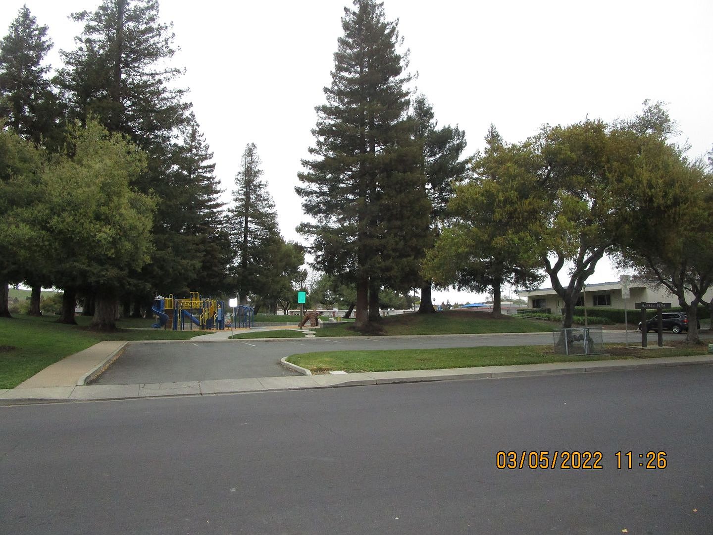 2827 Owens St photo 3