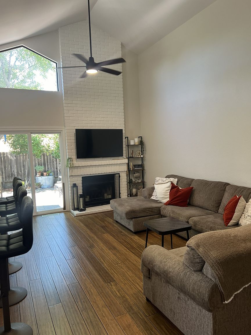 2584 Canton Ln photo 2