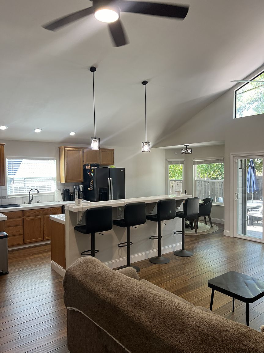 2584 Canton Ln photo 3