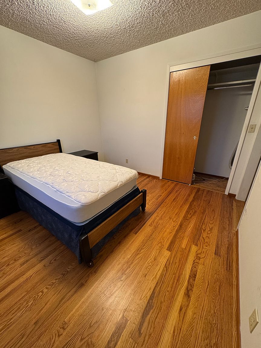2837 Marigold Dr photo 2