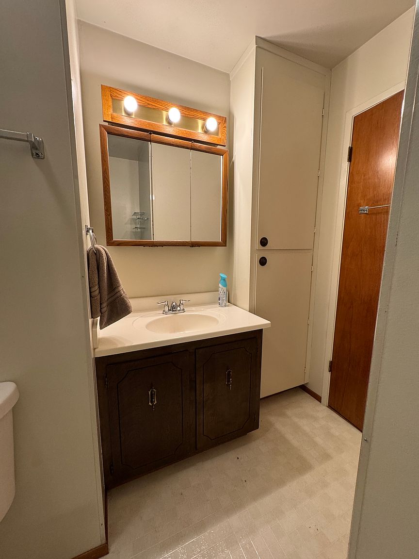 2837 Marigold Dr photo 3