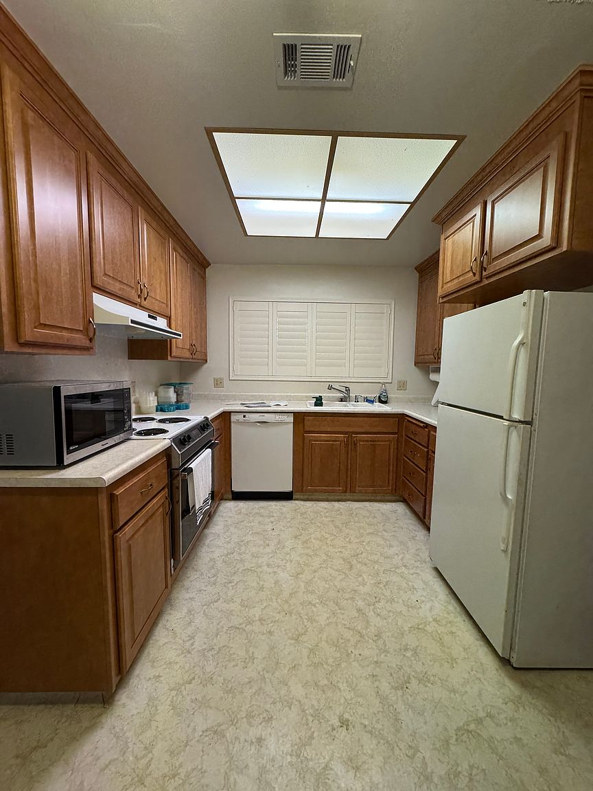 2837 Marigold Dr photo 5