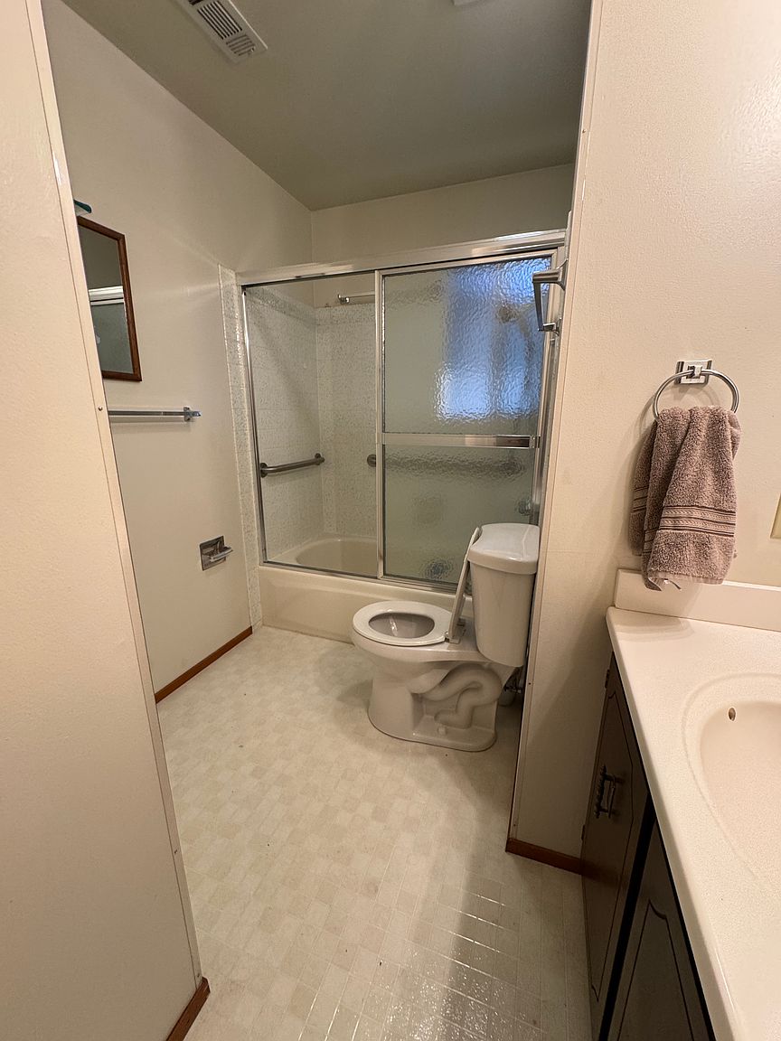 2837 Marigold Dr photo 4