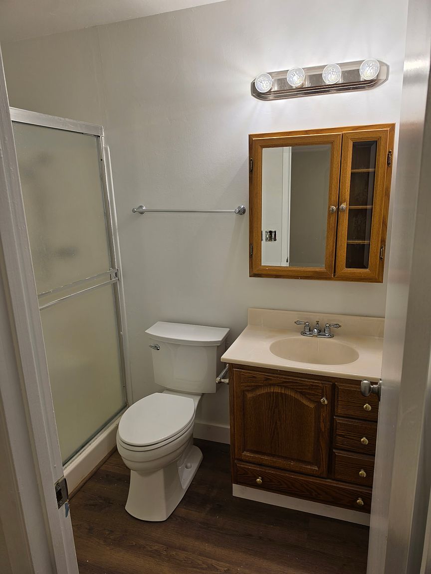 558 Marigold Dr photo 2