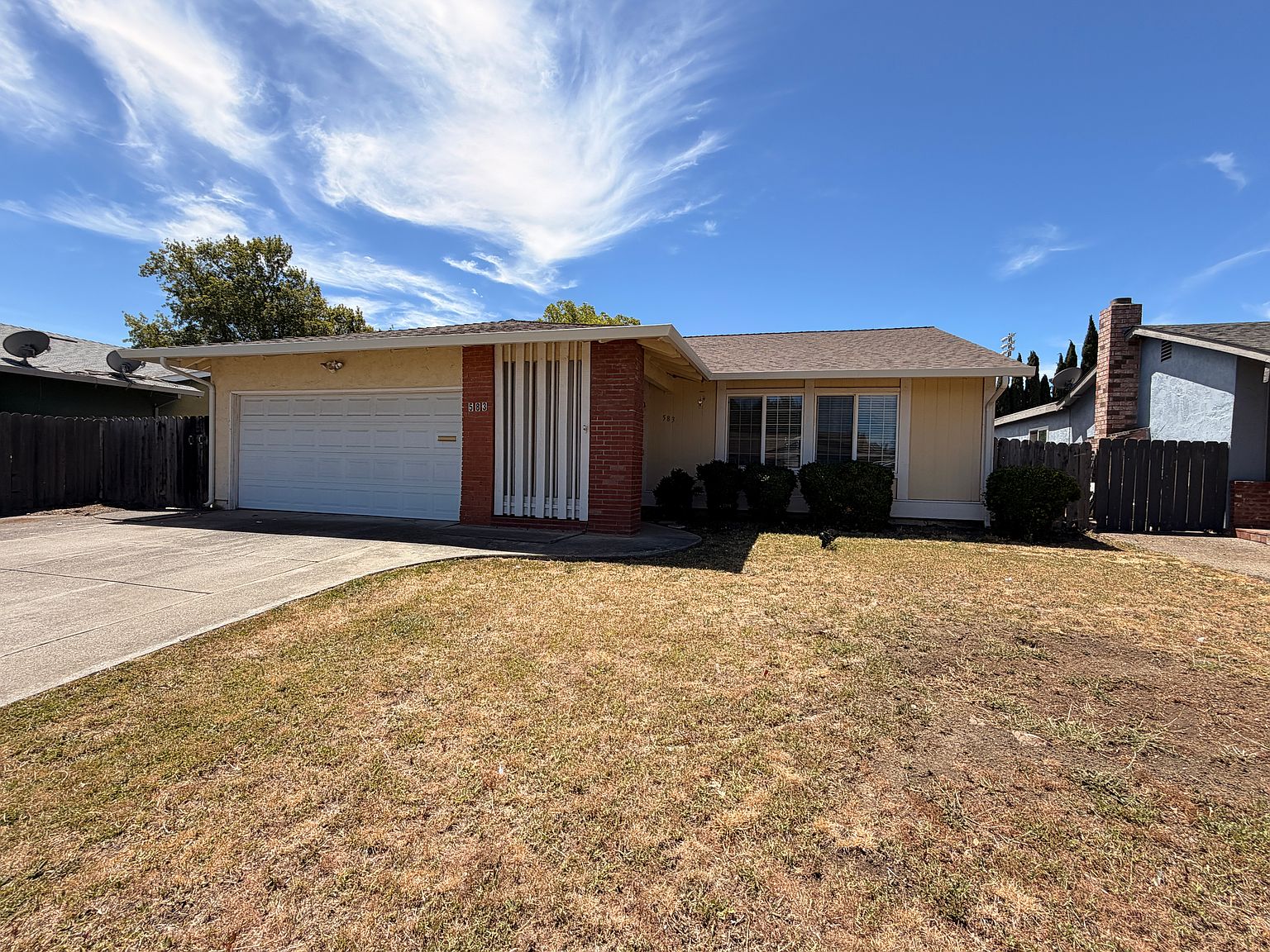 583 Princeton Way photo 2