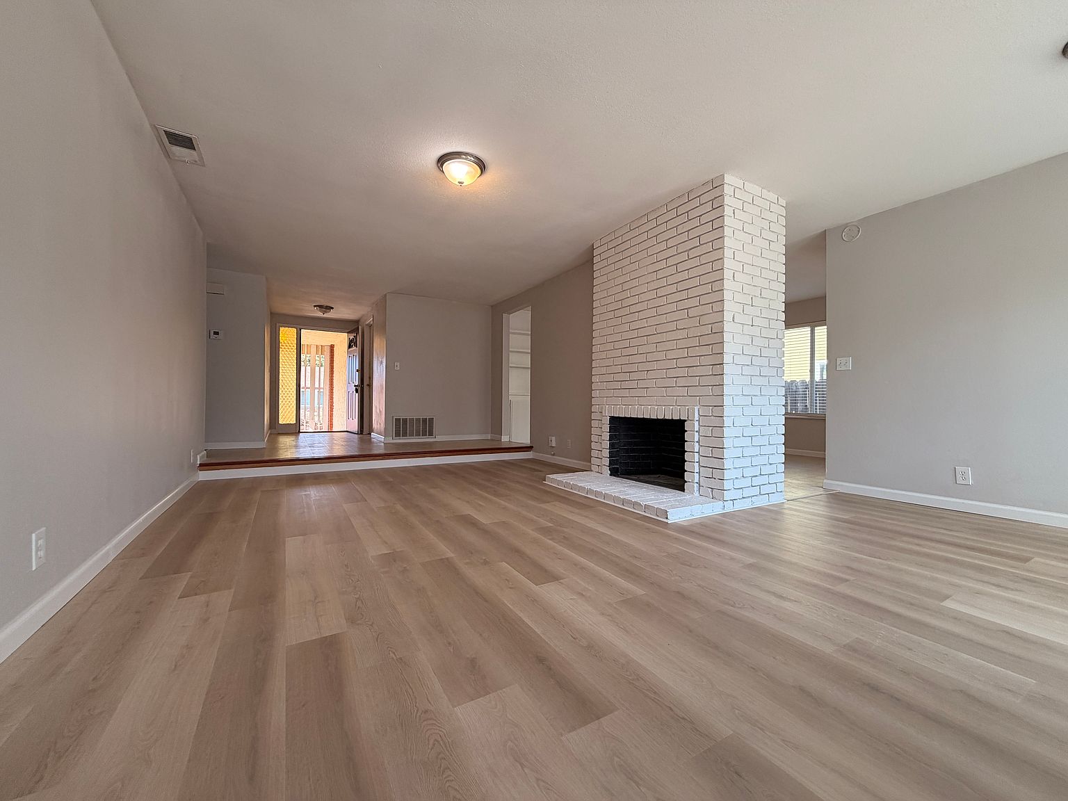 583 Princeton Way photo 3