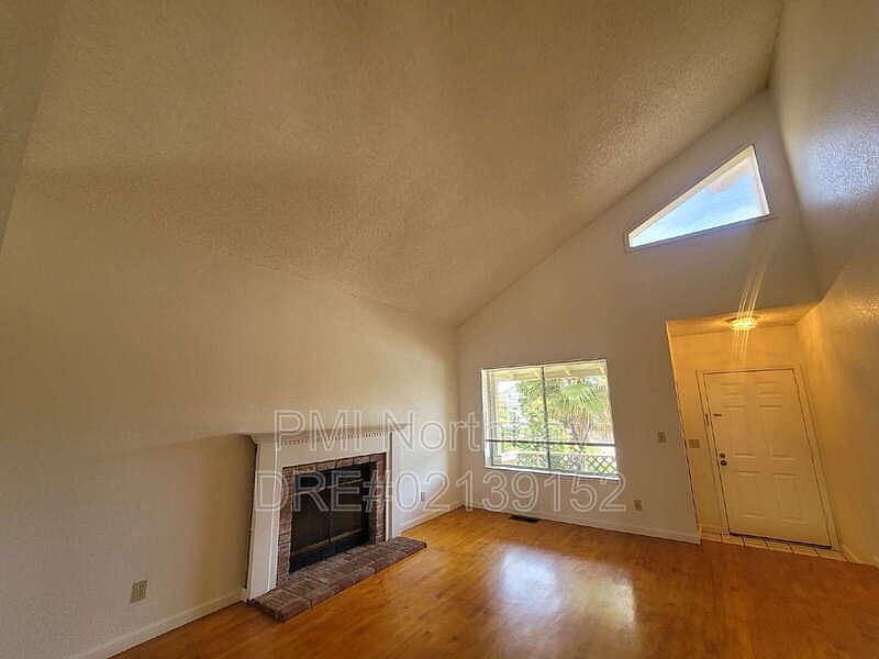2443 Dawn Way photo 5