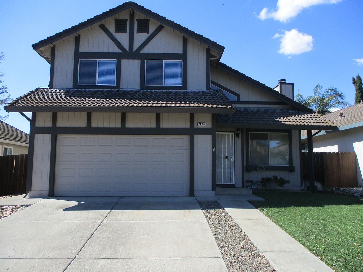 2618 Valley Oak Way
