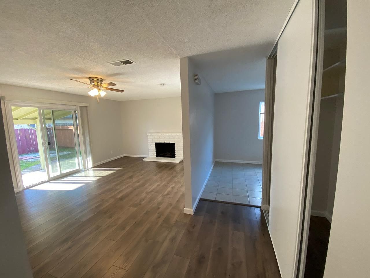 2059 Robin Dr photo 5