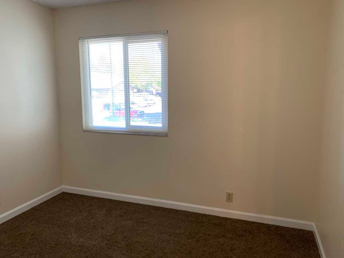 1595 Meadowlark Dr photo 4