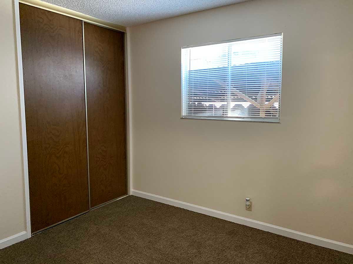 1595 Meadowlark Dr photo 5