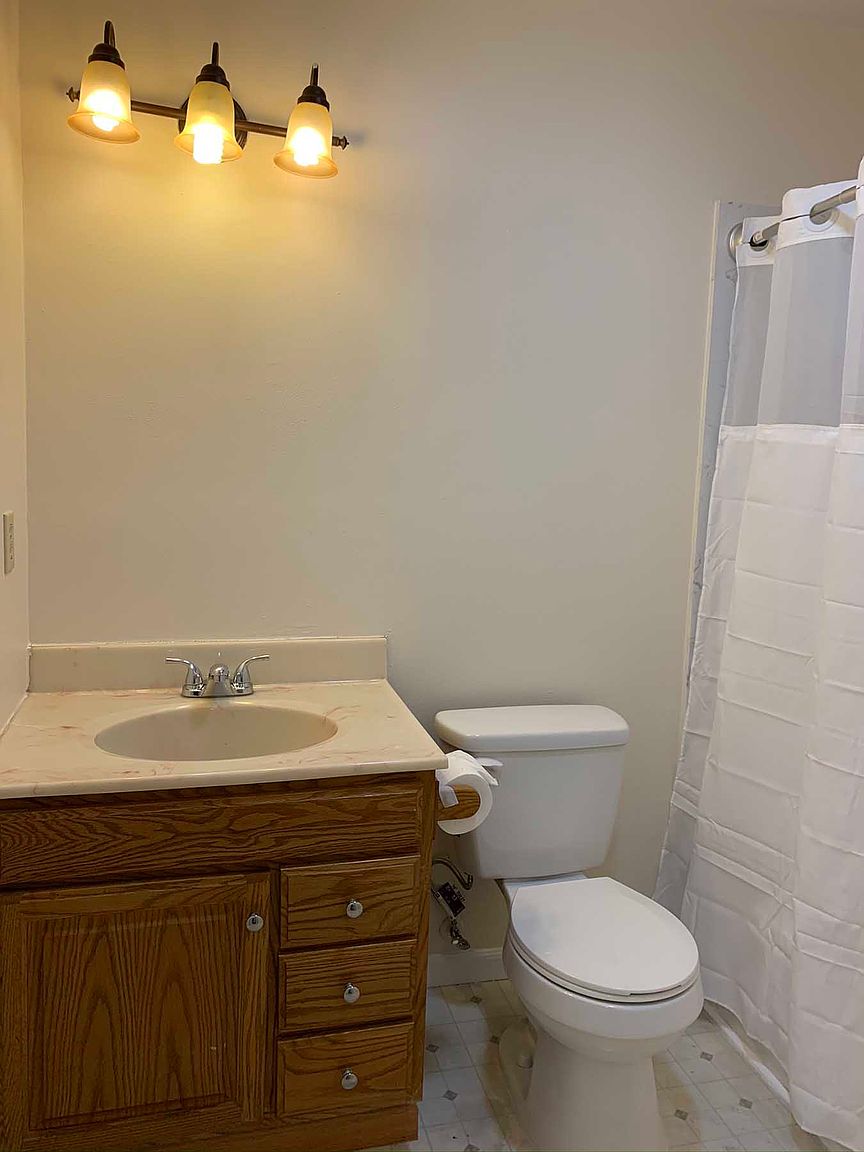 1595 Meadowlark Dr photo 2