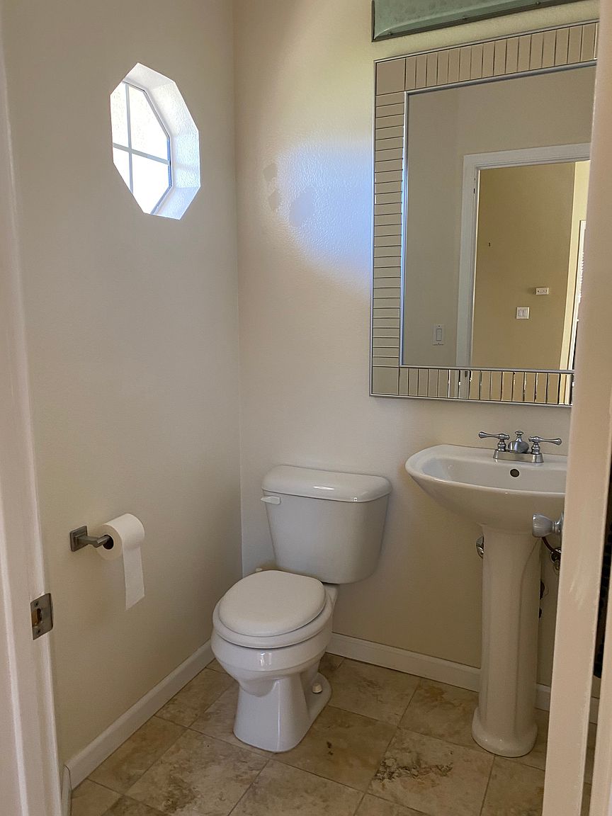 15 Manchester Ln photo 4