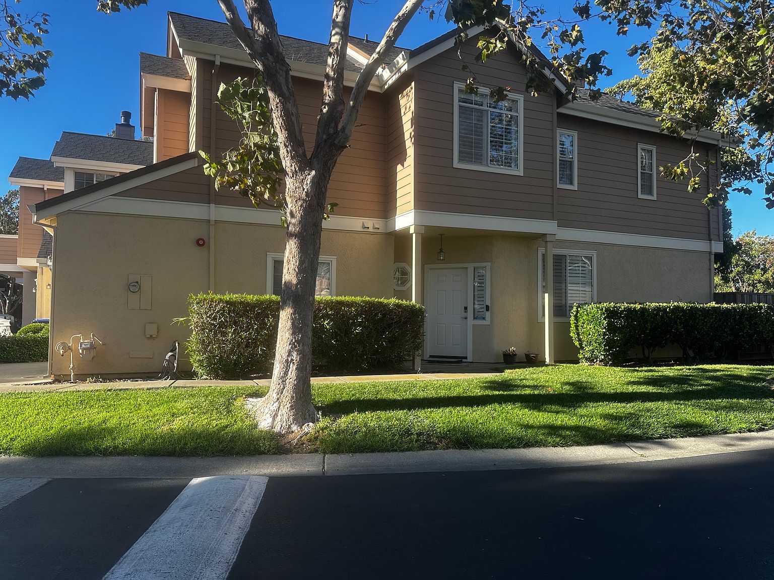 130 Manchester Dr photo 2