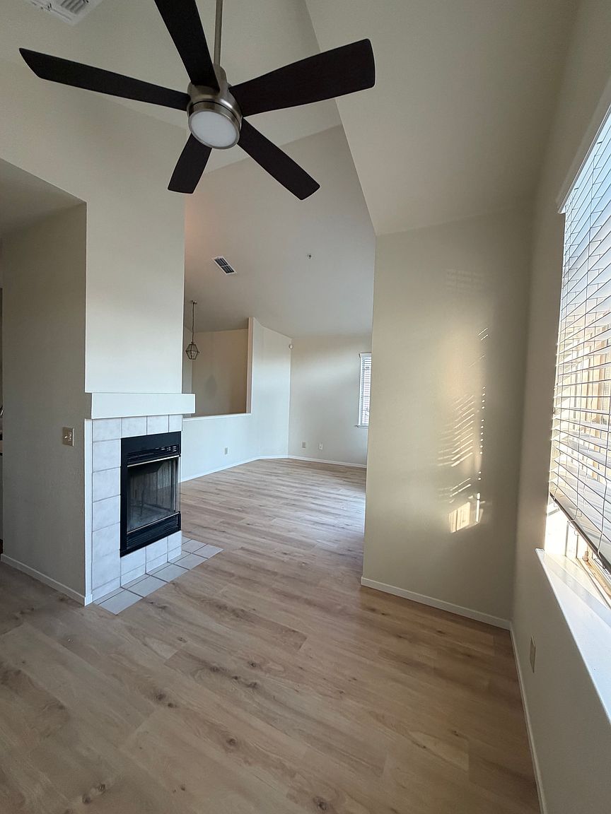 112 Sheffield Ln photo 4