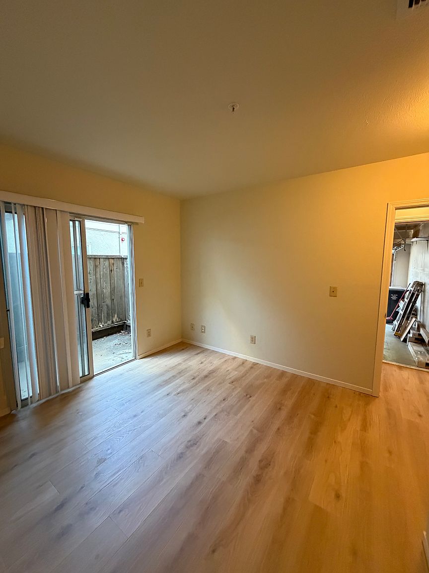 112 Sheffield Ln photo 5
