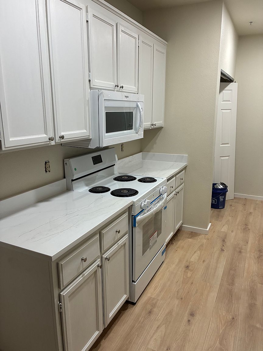 112 Sheffield Ln photo 2