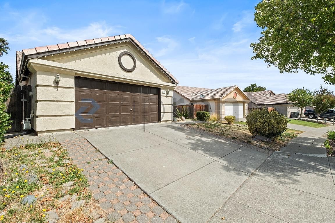 4764 Brookside Cir photo 2