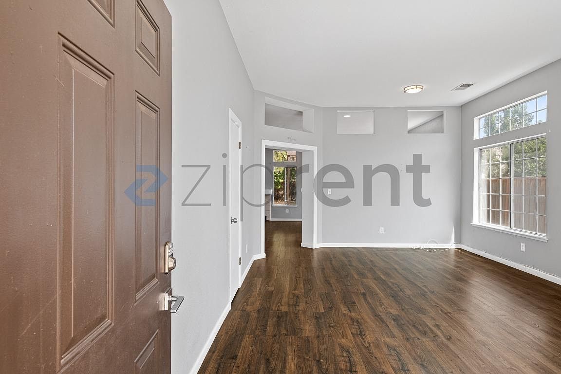 4764 Brookside Cir photo 4