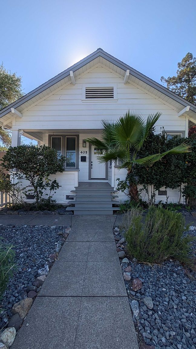 405 N Cloverdale Blvd photo 2