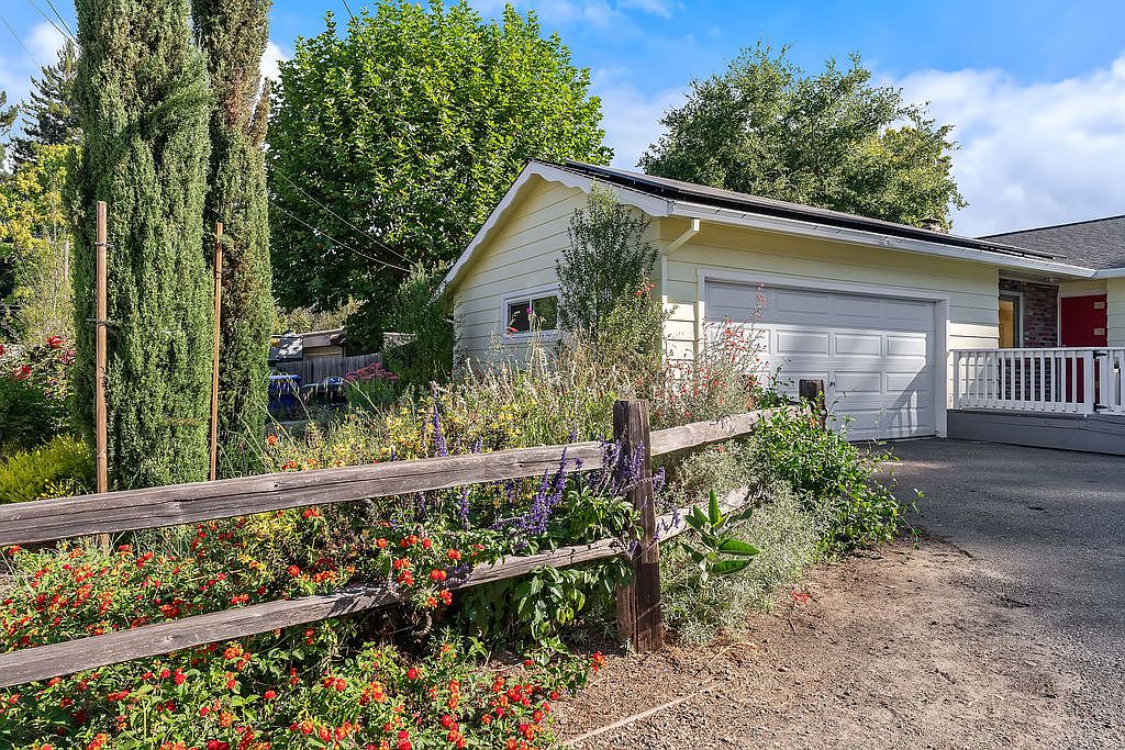 363 Springdale St photo 3
