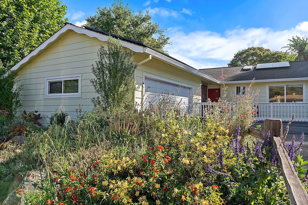 363 Springdale St photo 2