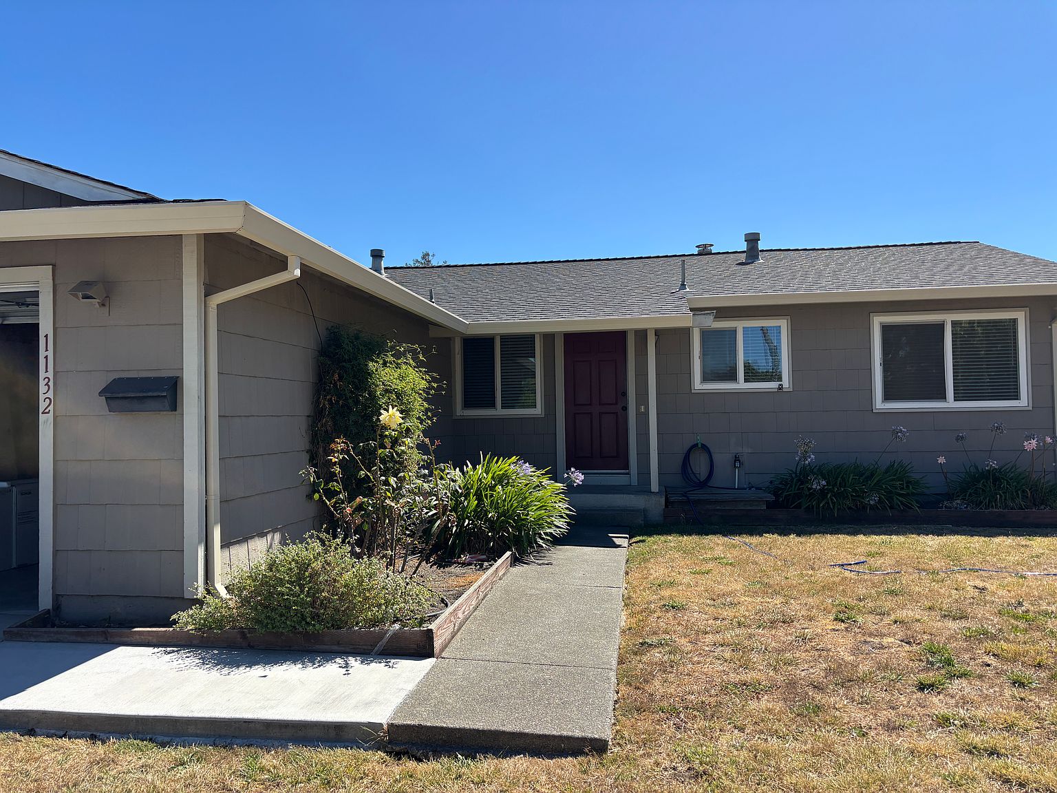 1132 Santa Barbara Way photo 2