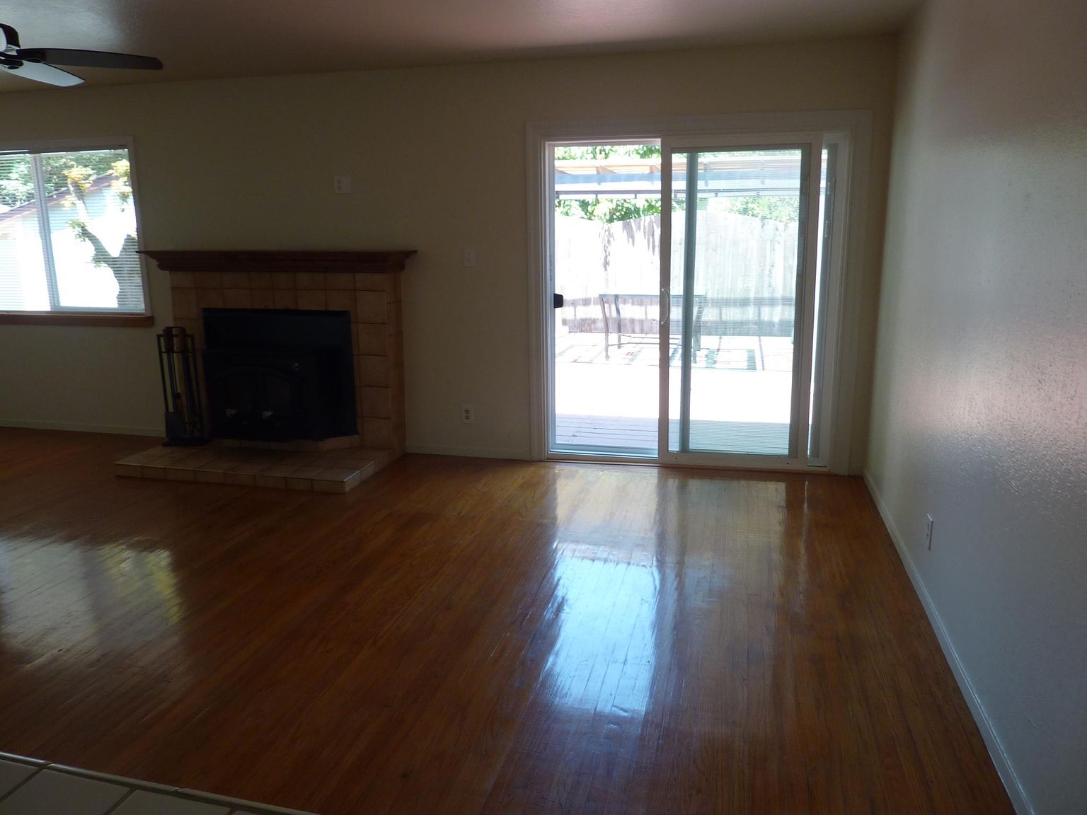 1441 Sierra Dr photo 5