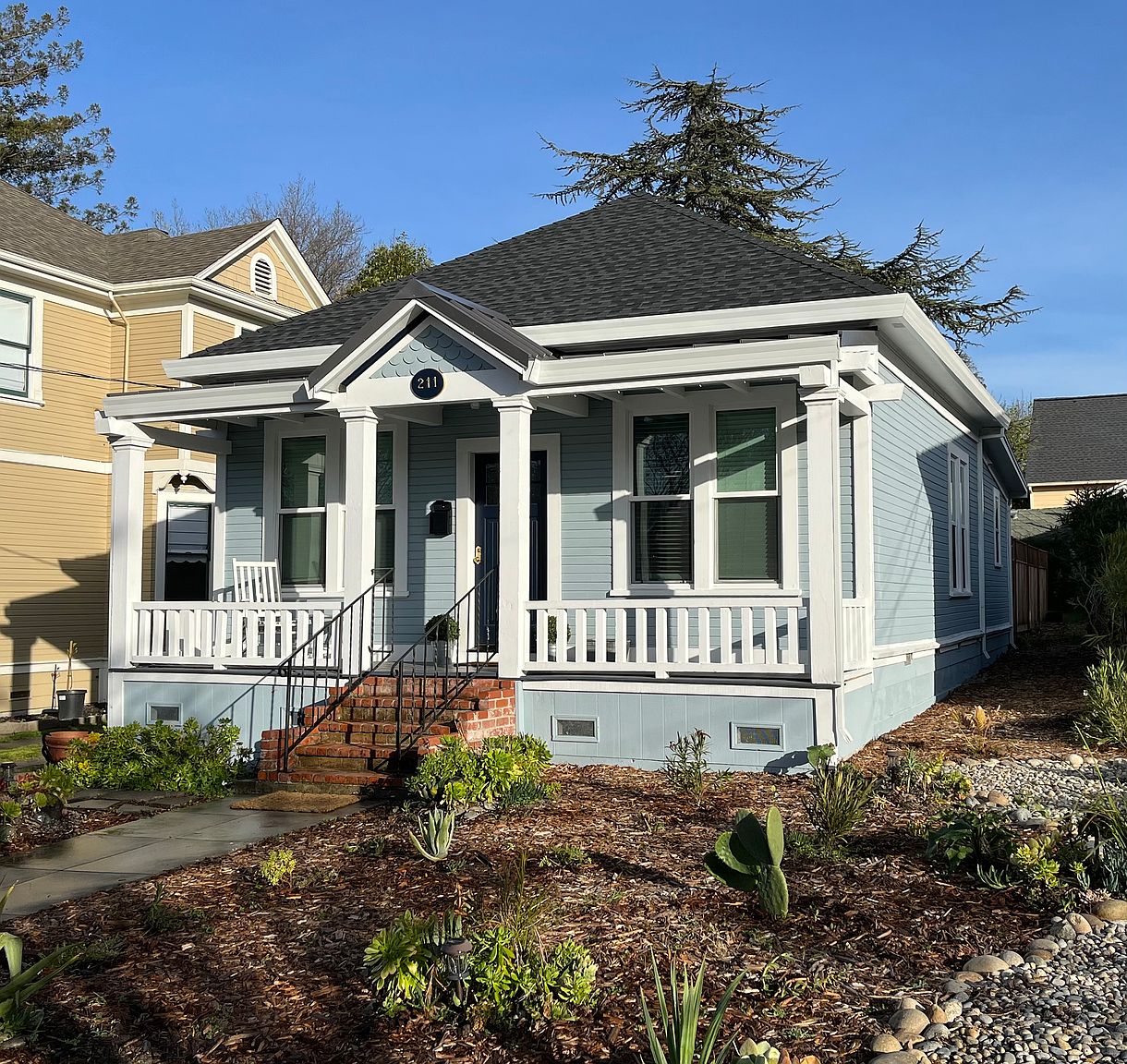 211 Bassett St photo 2